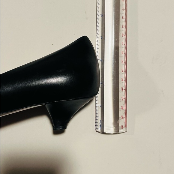 Salvatore Ferragamo Women’s Beautiful Classic Open Toe Slip On Heels Size 8.5B - Picture 7 of 7